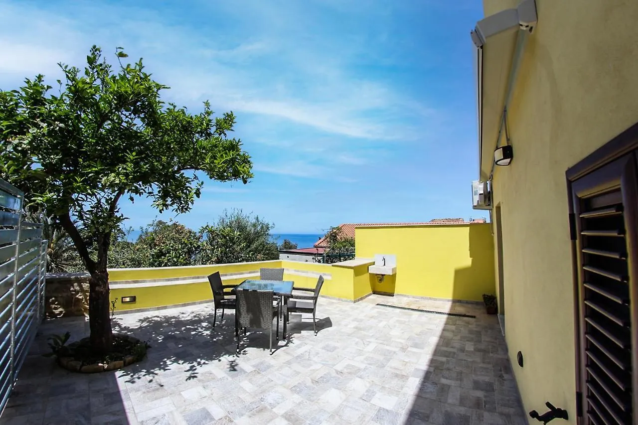 Casavacanze Natoli Castel di Tusa 0*,